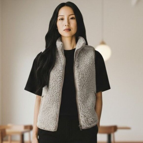 Thread & Supply Taupe Sherpa Fleece Vest Women’s Cozy Zip Front Size Small - Picture 2 of 9